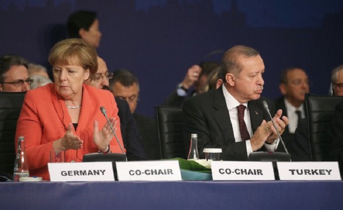 Erdogan-Attacke: Frankreich kritisiert die Türkei, Angela Merkel schweigt